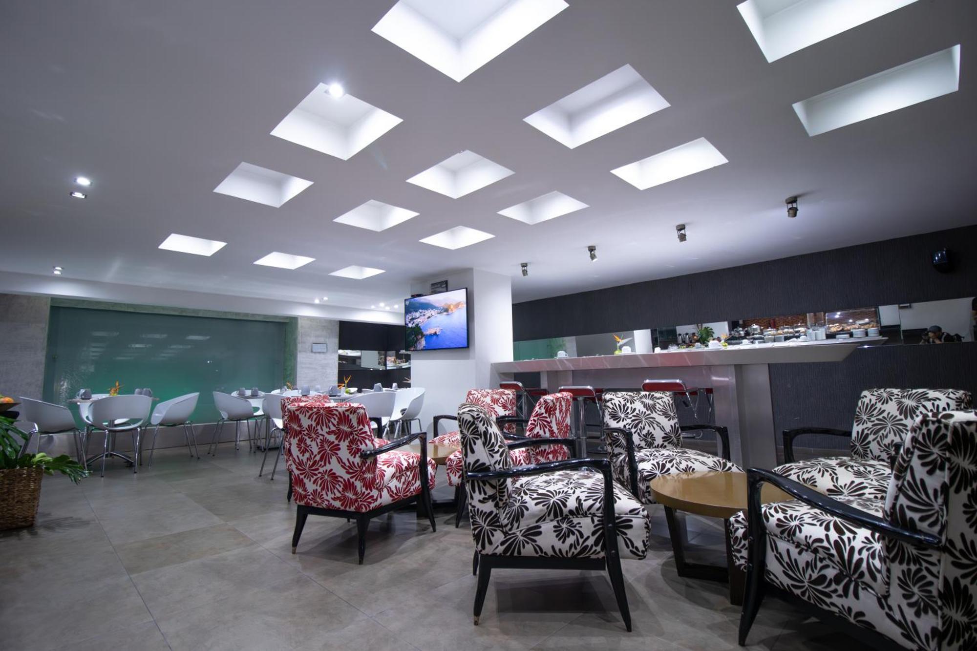 San Simon Hotel Pereira By Soratama 外观 照片 The lounge at the airport.